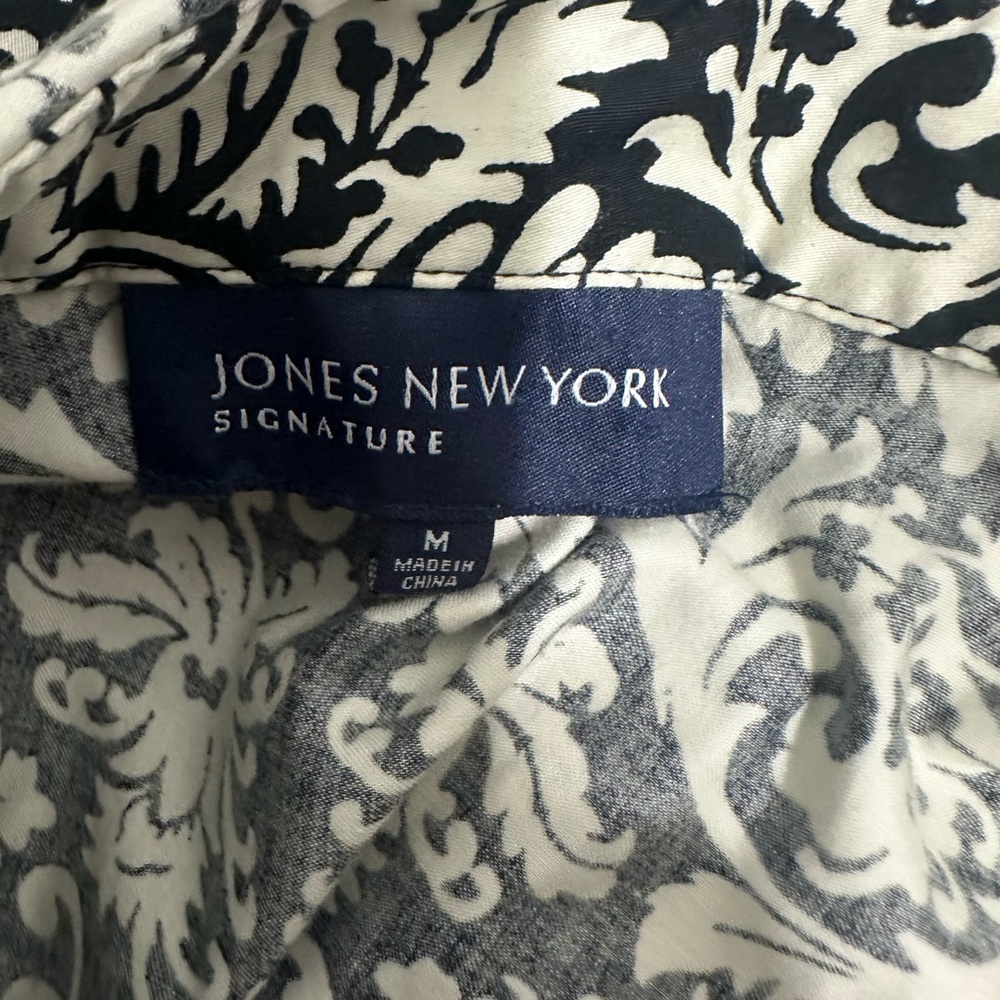 Jones New York Signature Black and White Patterned Top Size M